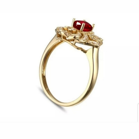 Exquisite 18k Gold Ruby Ring - Picture 12 of 12